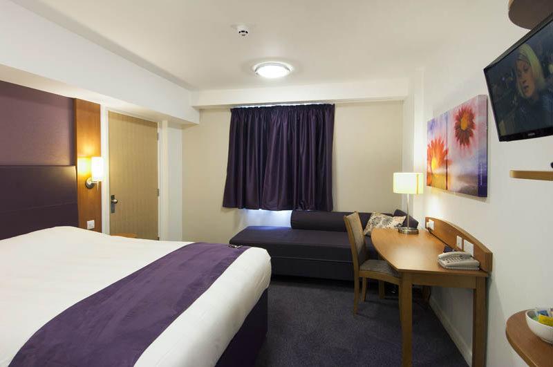 Premier Inn Bracknell Central Esterno foto